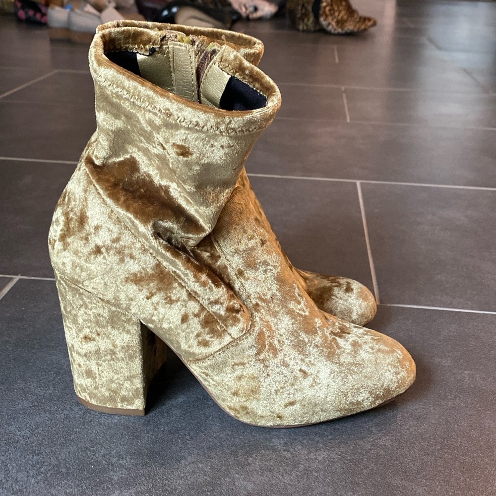 Steve Madden Gaze gold crushed velvet‎ womens print heeled ankle boots size 6